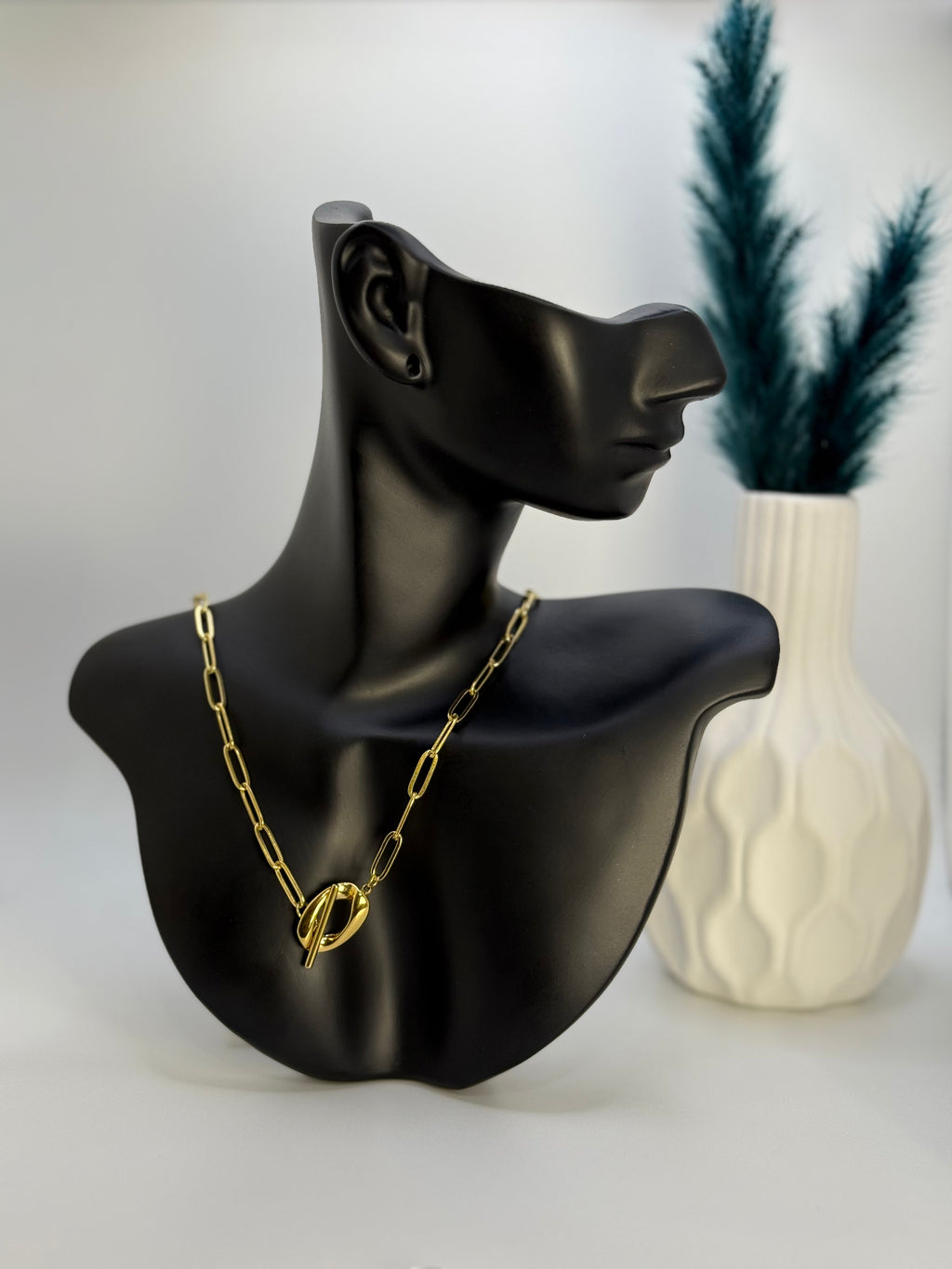 Minimal Glow Neckless
